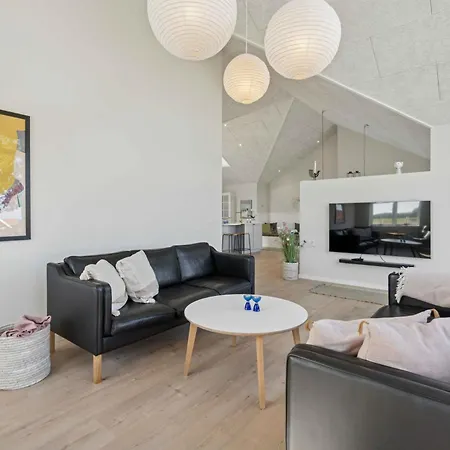 Modern With Sea View For 8 Дом отдыха