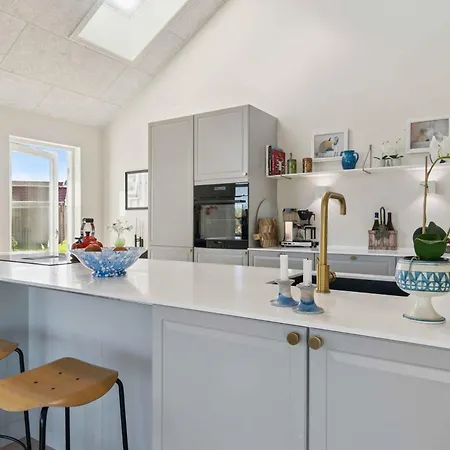 Modern With Sea View For 8 Дом отдыха Сванеке