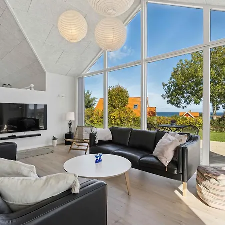 Дом отдыха Modern With Sea View For 8