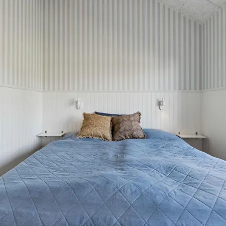 Modern With Sea View For 8 Svaneke