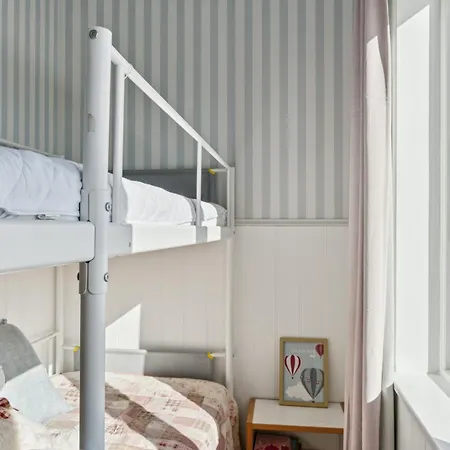 Modern With Sea View For 8 Svaneke