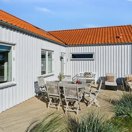 Modern With Sea View For 8 Svaneke