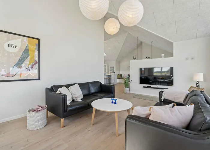 Modern With Sea View For 8 Дом отдыха