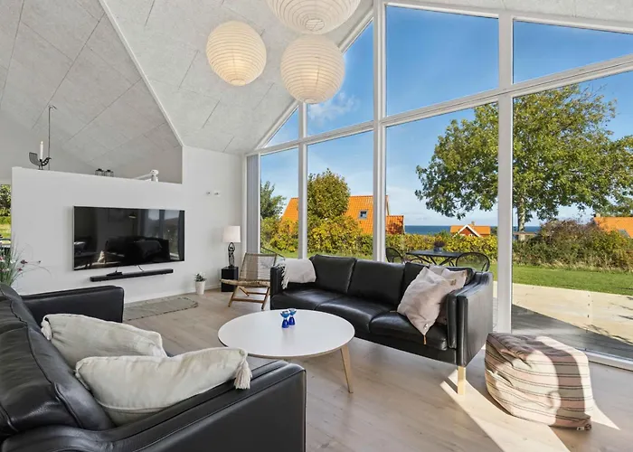 Дом отдыха Modern With Sea View For 8