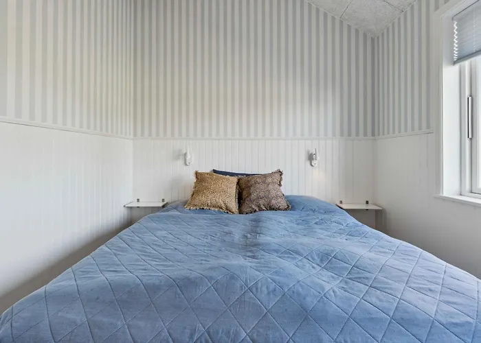 Modern With Sea View For 8 Svaneke